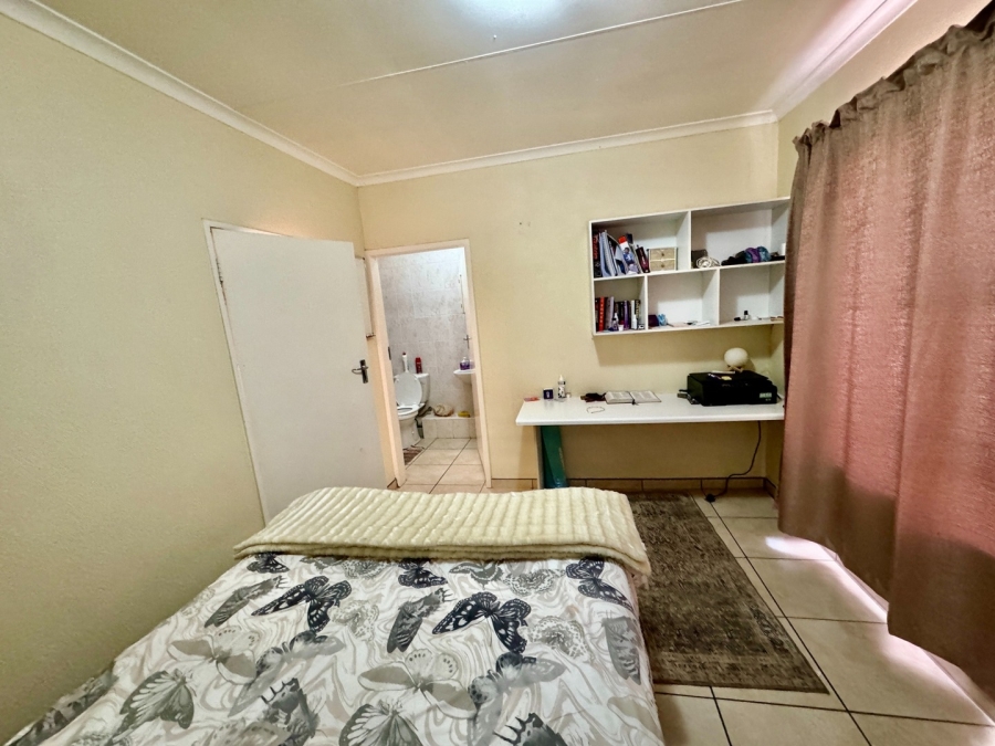 1 Bedroom Property for Sale in Kannoniers Park North West